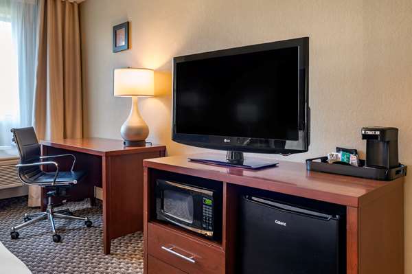  - Comfort Inn & Suites Napoleon