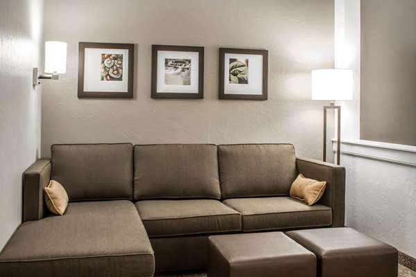 Suite - Comfort Suites Hartville
