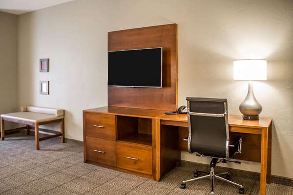 Suite - Comfort Suites Hartville