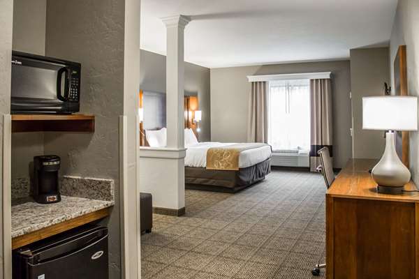 Suite - Comfort Suites Hartville
