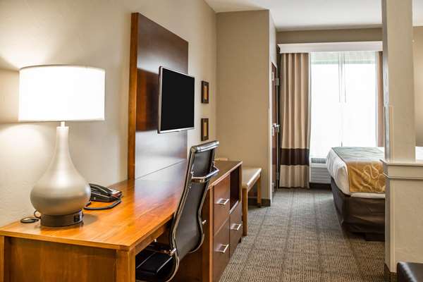 Suite - Comfort Suites Hartville