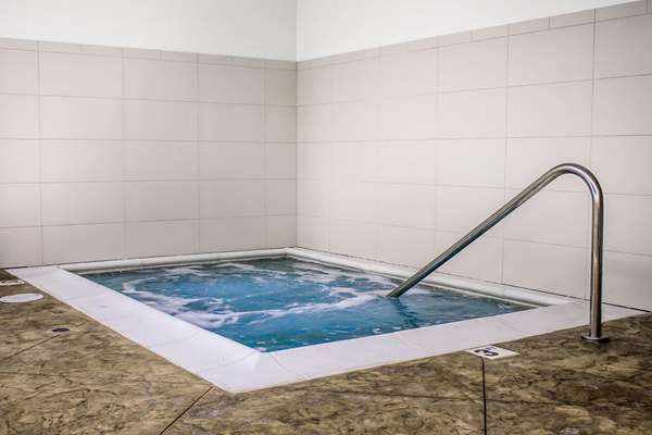 Pool - Comfort Suites Hartville