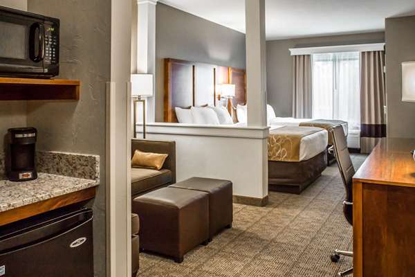 Suite - Comfort Suites Hartville