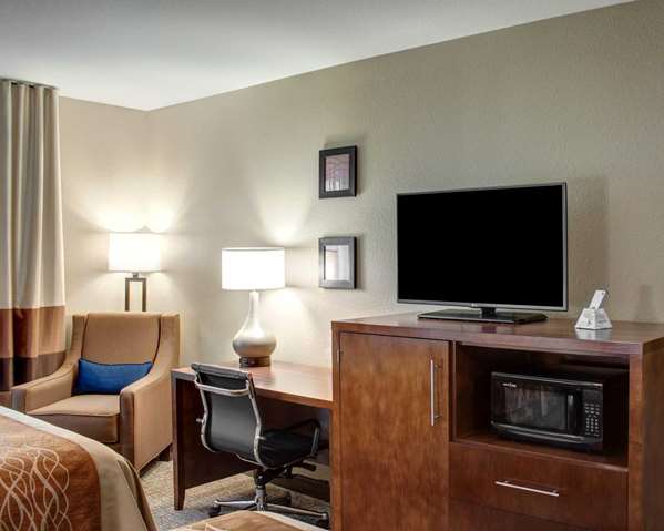  - Comfort Inn & Suites Caldwell - I-77, Exit 25