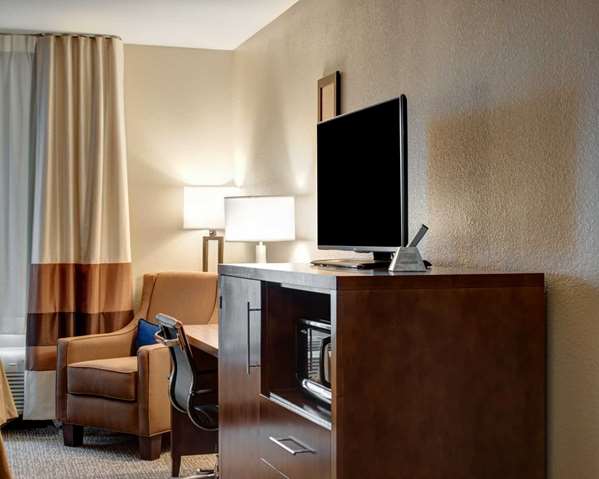  - Comfort Inn & Suites Caldwell - I-77, Exit 25