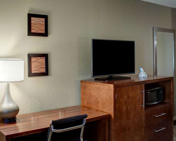  - Comfort Inn & Suites Caldwell - I-77, Exit 25