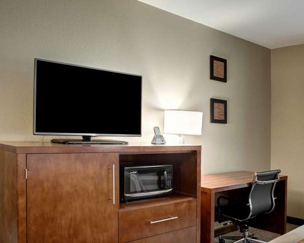  - Comfort Inn & Suites Caldwell - I-77, Exit 25