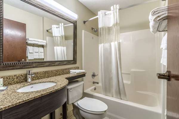  - Quality Inn & Suites North Lima - I-76, Exit 232