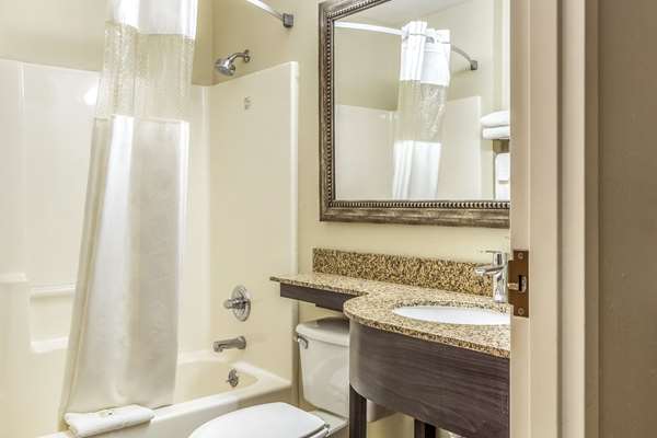 Suite - Quality Inn & Suites North Lima - I-76, Exit 232