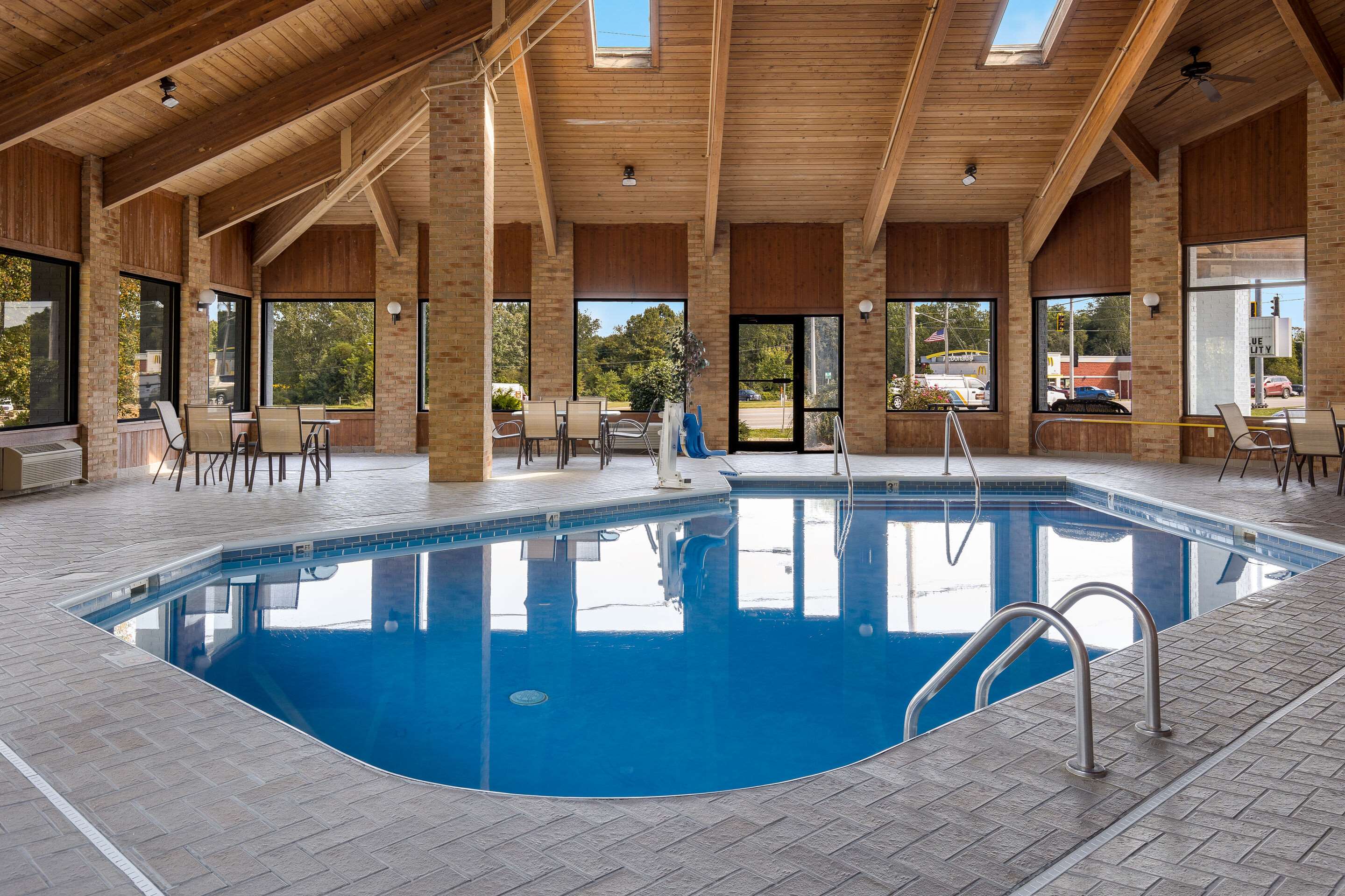 Indoor pool | Quality Inn