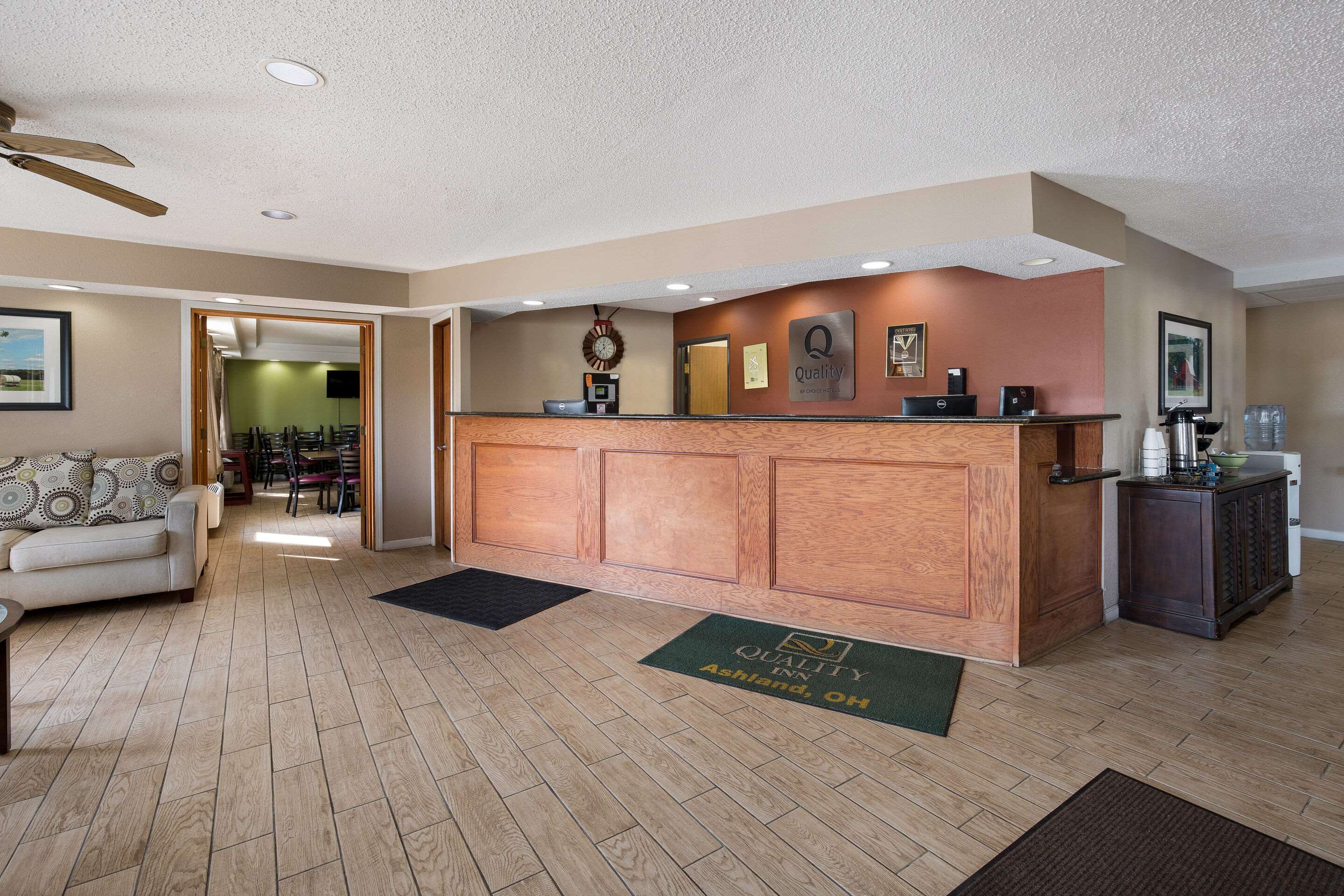 Front desk | Quality Inn