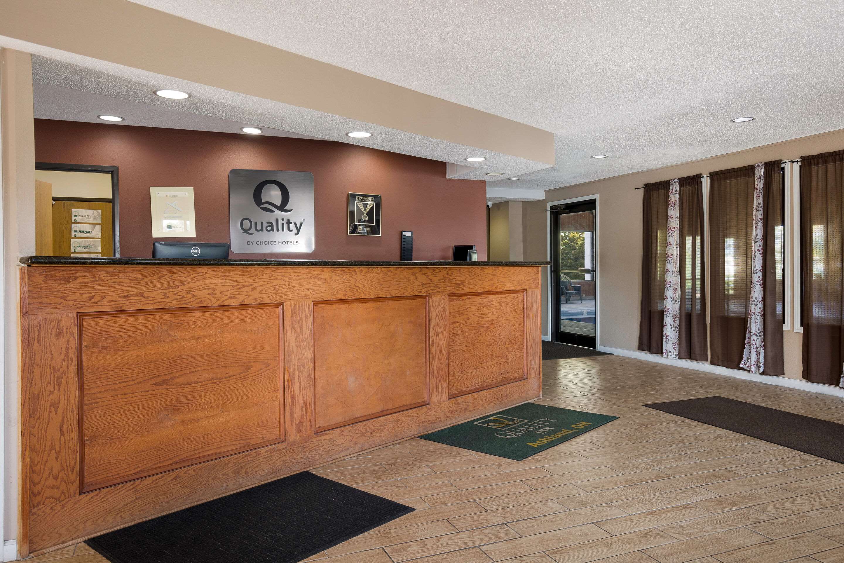Front desk | Quality Inn