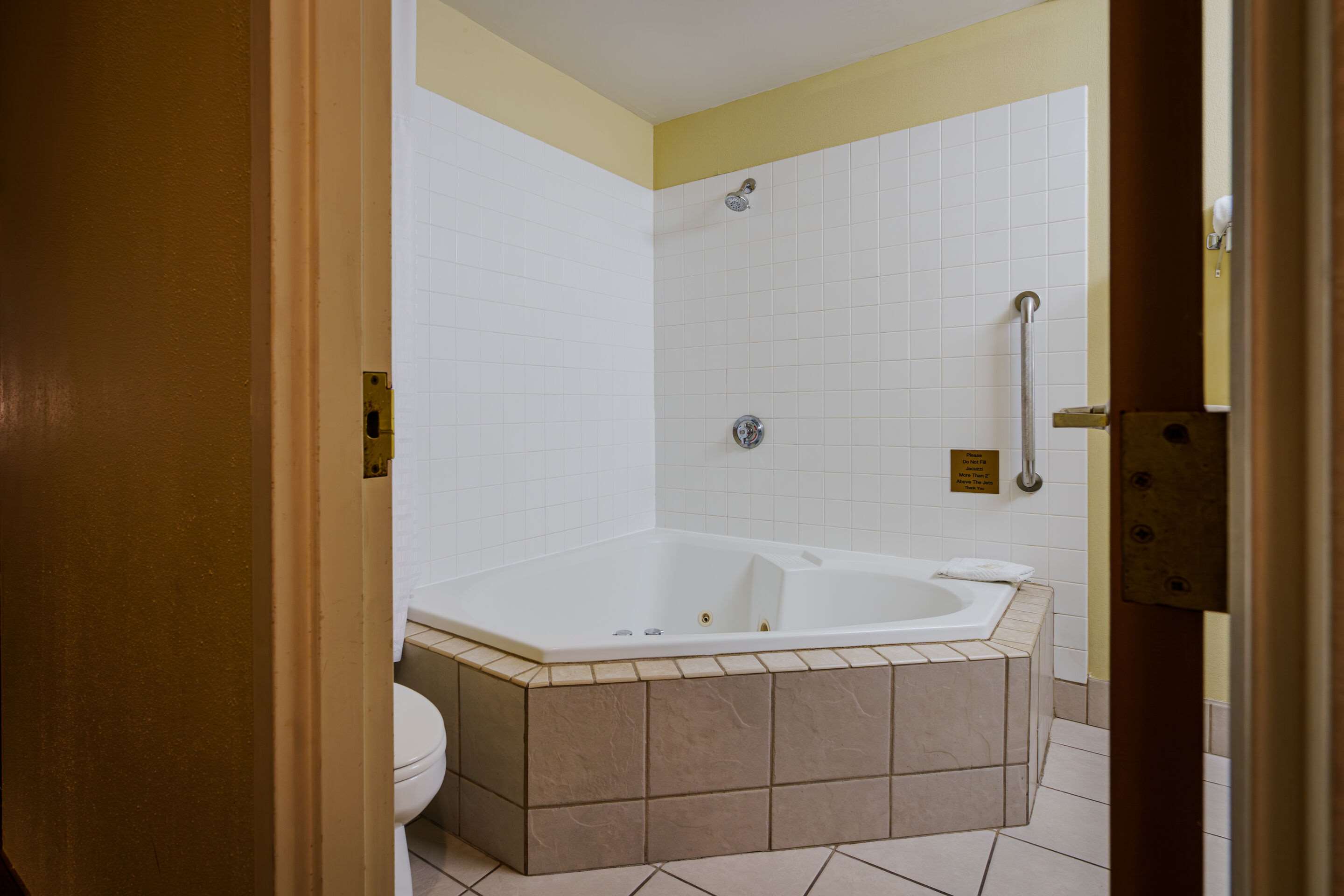 Whirlpool Suite | Quality Inn I-75 West Chester-North Cincinnati