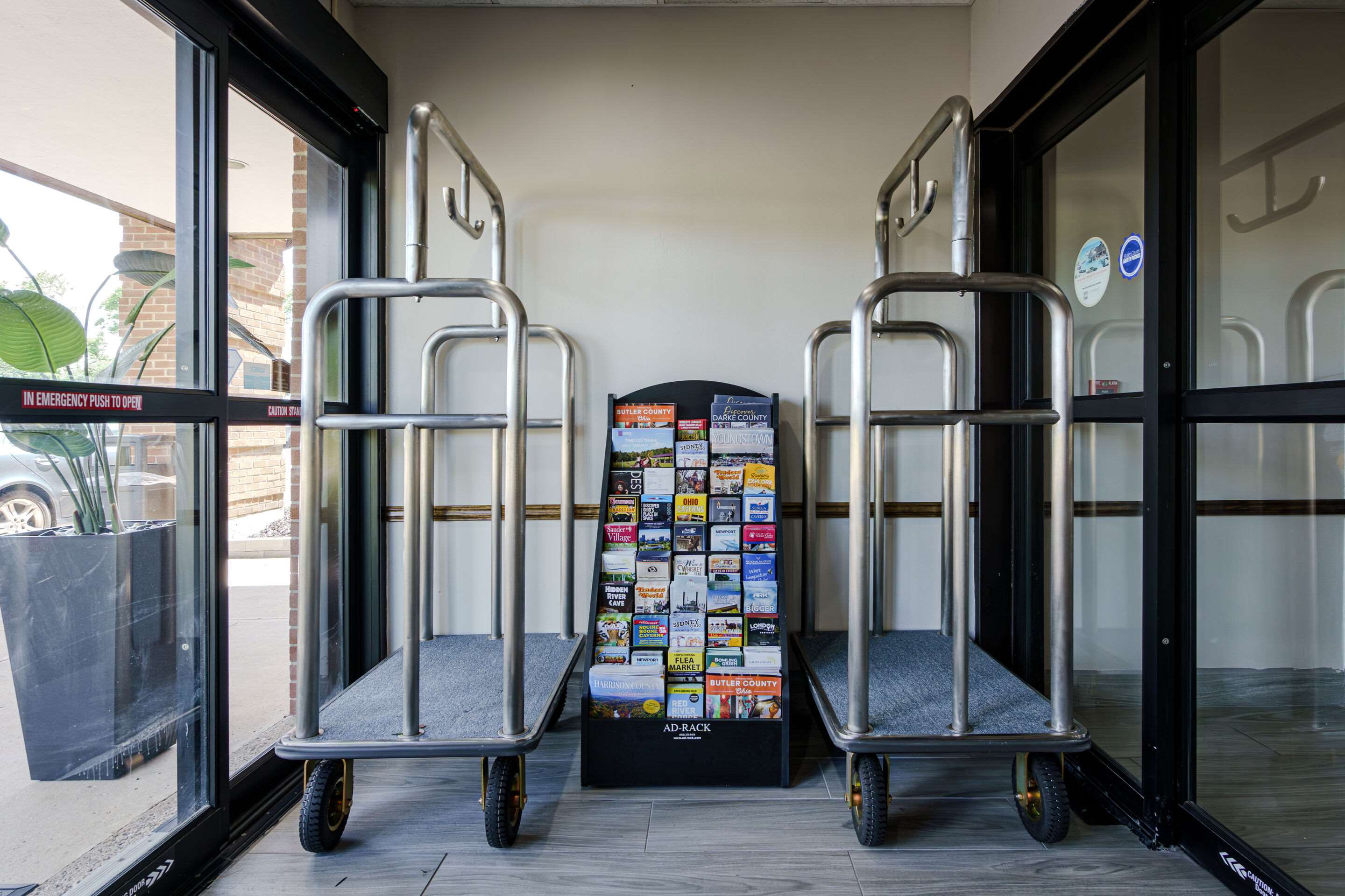 Hotel entrance | Quality Inn I-75 West Chester-North Cincinnati
