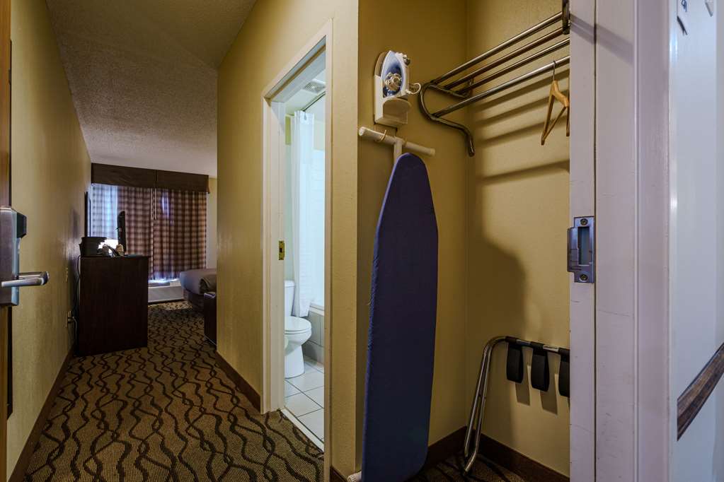 QUALITY INN I-75 WEST CHESTER-NORTH-guestroom-Guest Room,On-Site.jpg