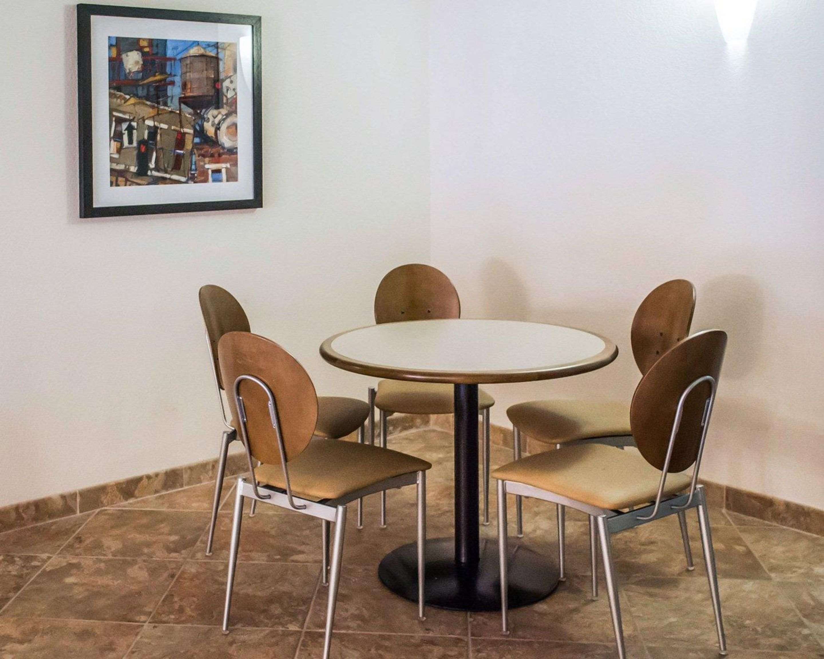 Breakfast area | Quality Inn