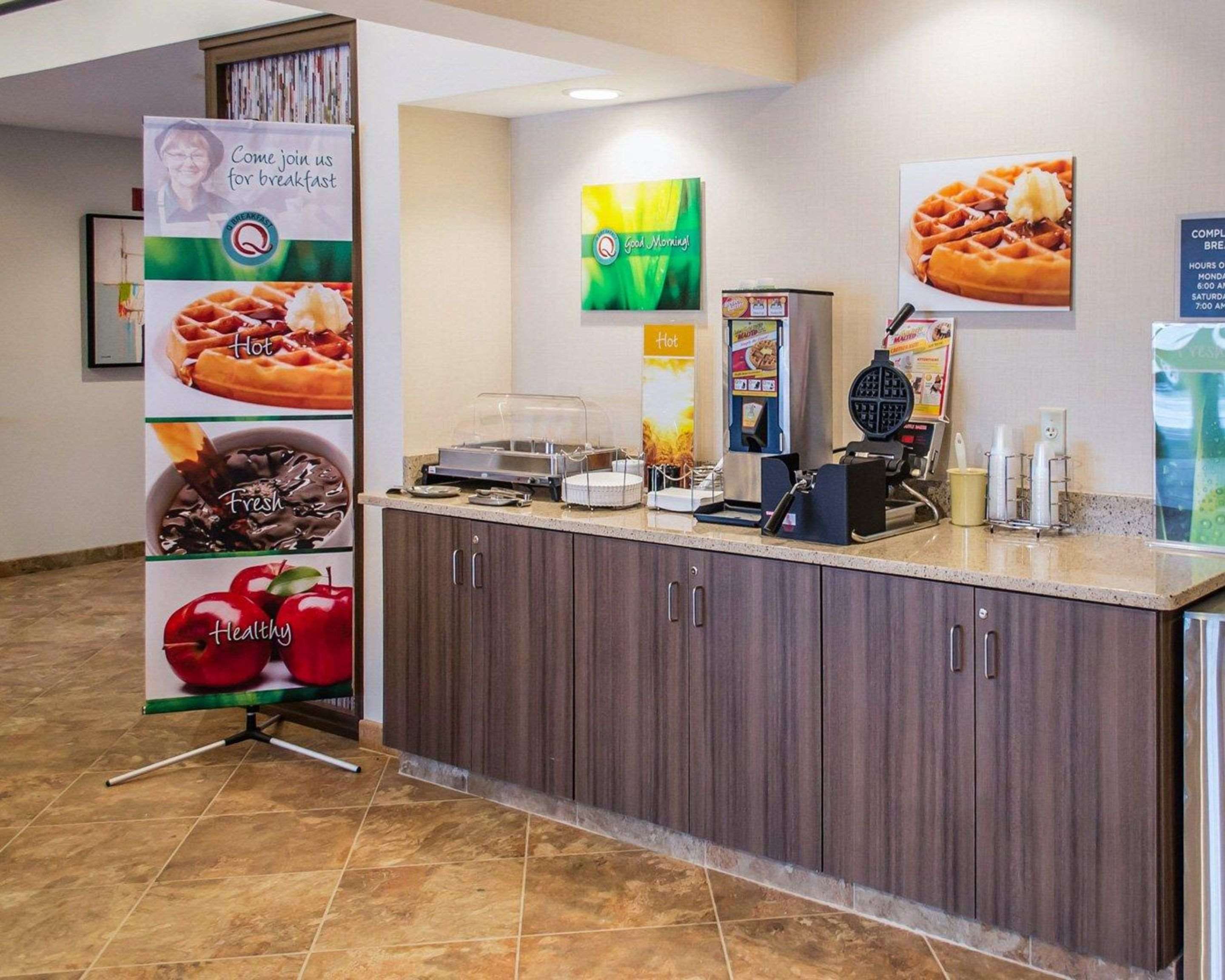 Breakfast counter | Quality Inn