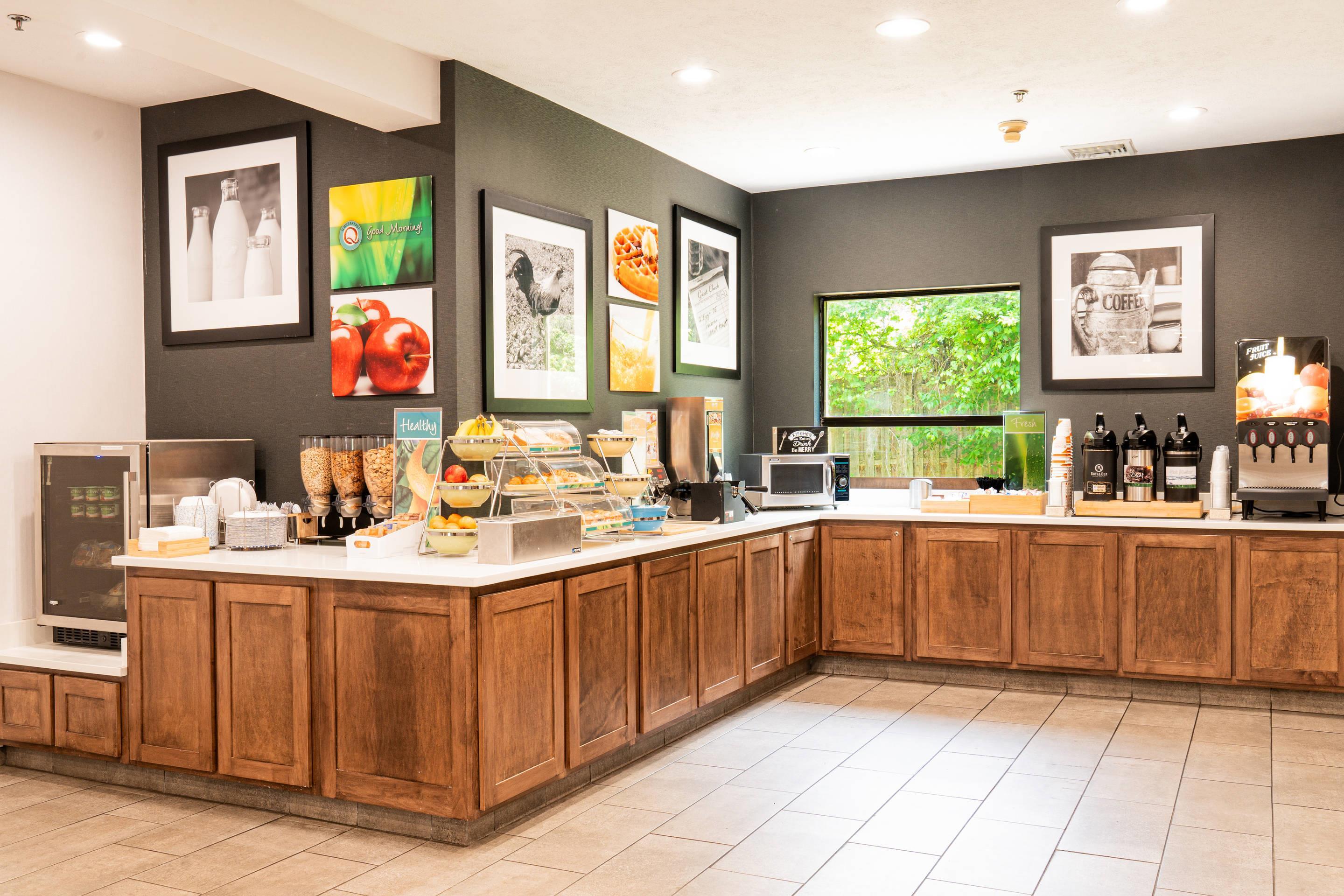 Breakfast area | Quality Inn and Suites
