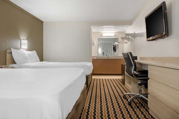  - Rodeway Inn Sharonville - I-275, Exit 46