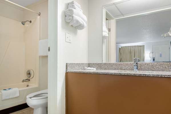  - Rodeway Inn Sharonville - I-275, Exit 46