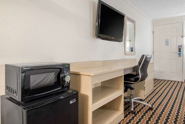  - Rodeway Inn Sharonville - I-275, Exit 46