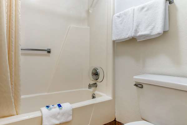  - Rodeway Inn Sharonville - I-275, Exit 46