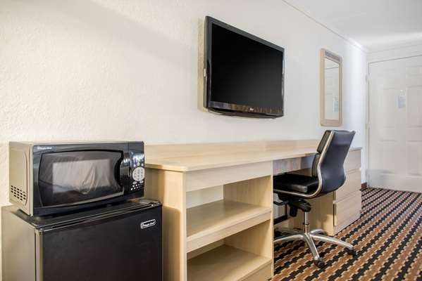  - Rodeway Inn Sharonville - I-275, Exit 46