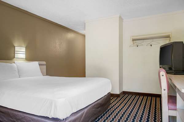  - Rodeway Inn Sharonville - I-275, Exit 46