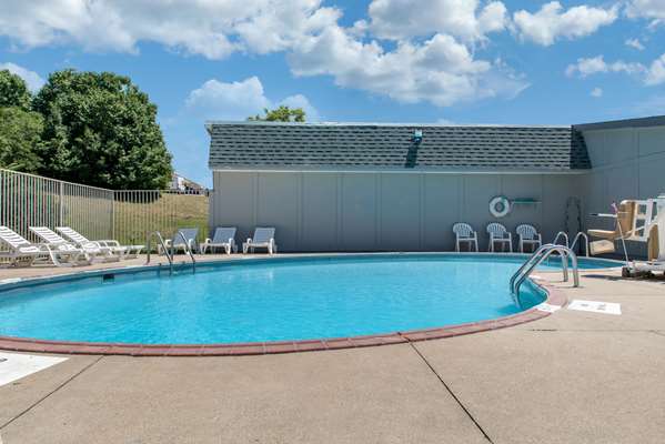 Pool - Rodeway Inn Sharonville - I-275, Exit 46