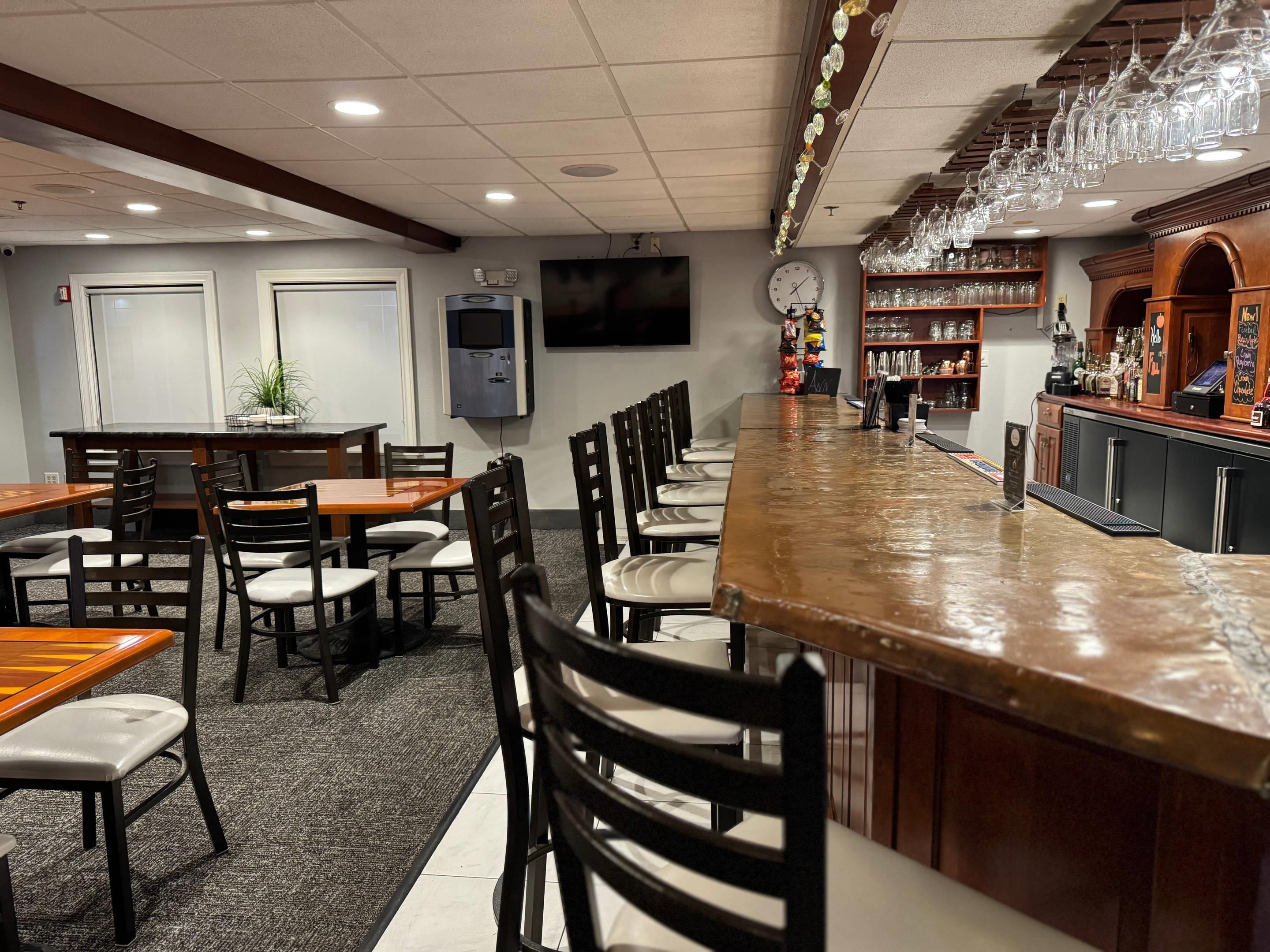 Pub | Schoenbrunn Inn