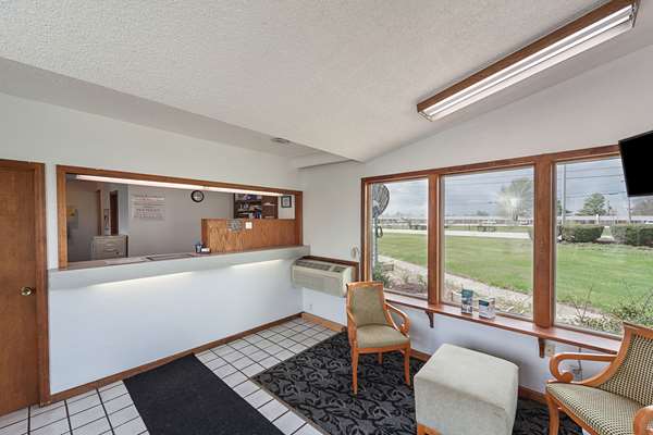  - Rodeway Inn Wauseon - I-80 & I-90, Exit 34