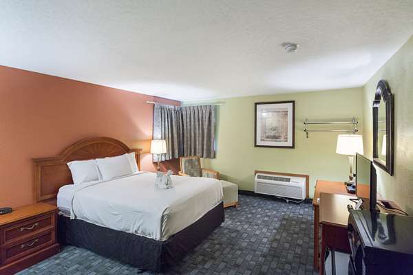  - Rodeway Inn Wauseon - I-80 & I-90, Exit 34