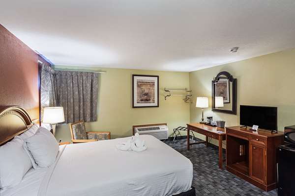  - Rodeway Inn Wauseon - I-80 & I-90, Exit 34