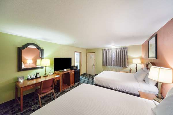  - Rodeway Inn Wauseon - I-80 & I-90, Exit 34