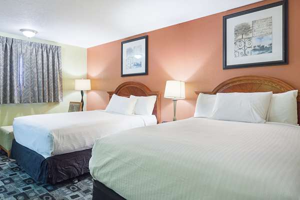  - Rodeway Inn Wauseon - I-80 & I-90, Exit 34