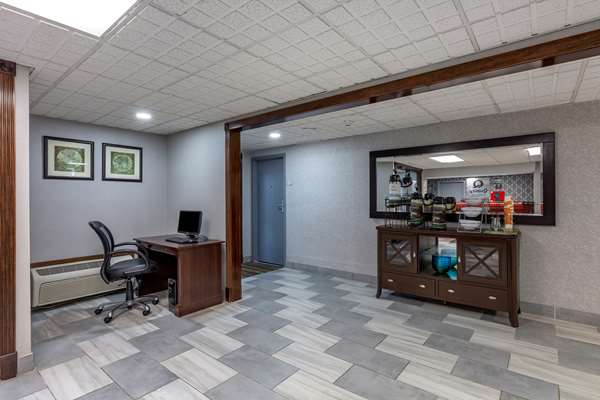  - Quality Inn Austintown - I-80, Exit 223