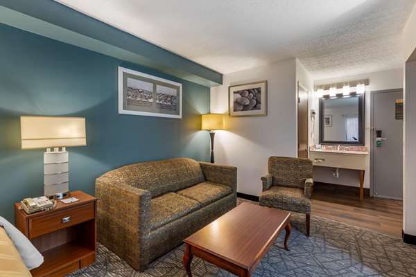  - Quality Inn Austintown - I-80, Exit 223