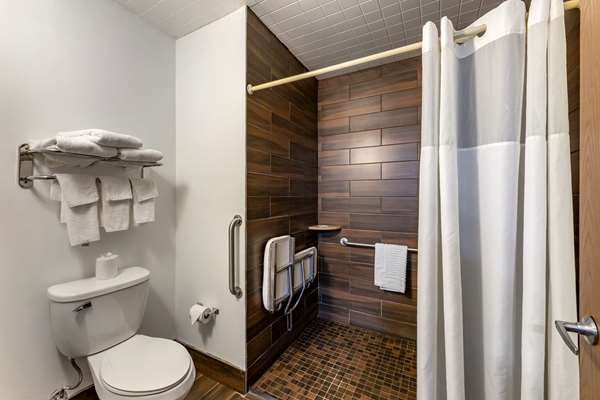  - Quality Inn Austintown - I-80, Exit 223