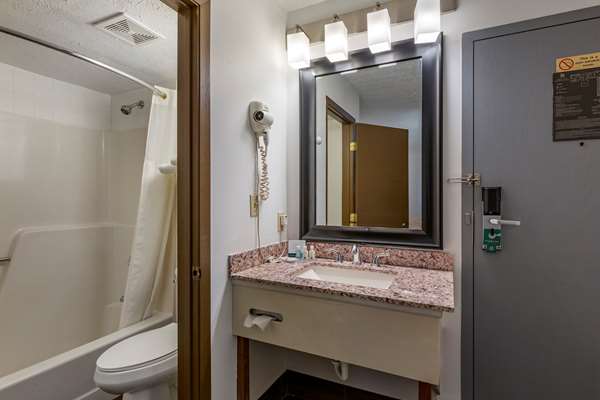  - Quality Inn Austintown - I-80, Exit 223