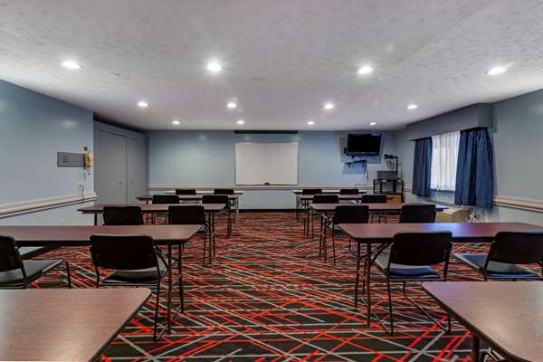  - Quality Inn Austintown - I-80, Exit 223