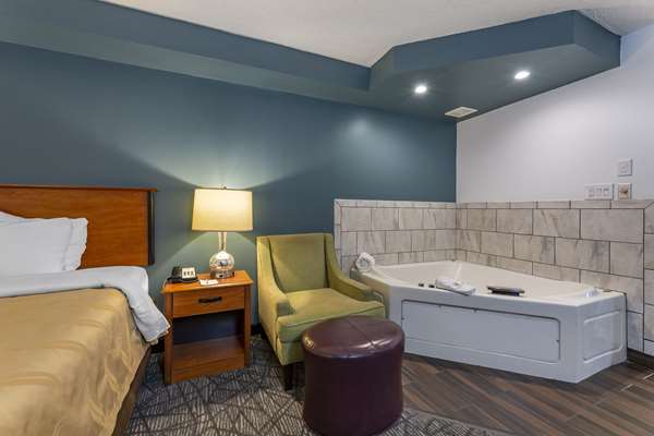  - Quality Inn Austintown - I-80, Exit 223