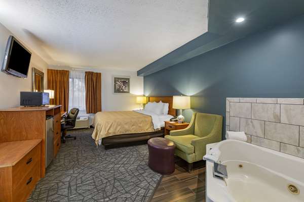  - Quality Inn Austintown - I-80, Exit 223