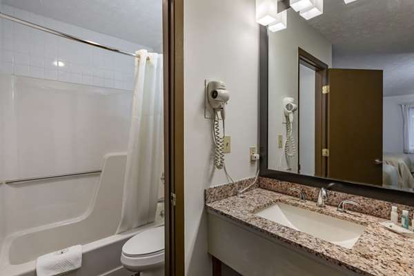  - Quality Inn Austintown - I-80, Exit 223