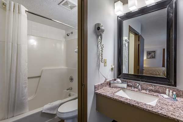  - Quality Inn Austintown - I-80, Exit 223