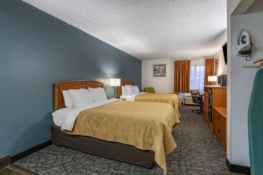 QUALITY INN AUSTINTOWN-YOUNGSTOWN W-guestroom-Guest Room,On-Site.jpg