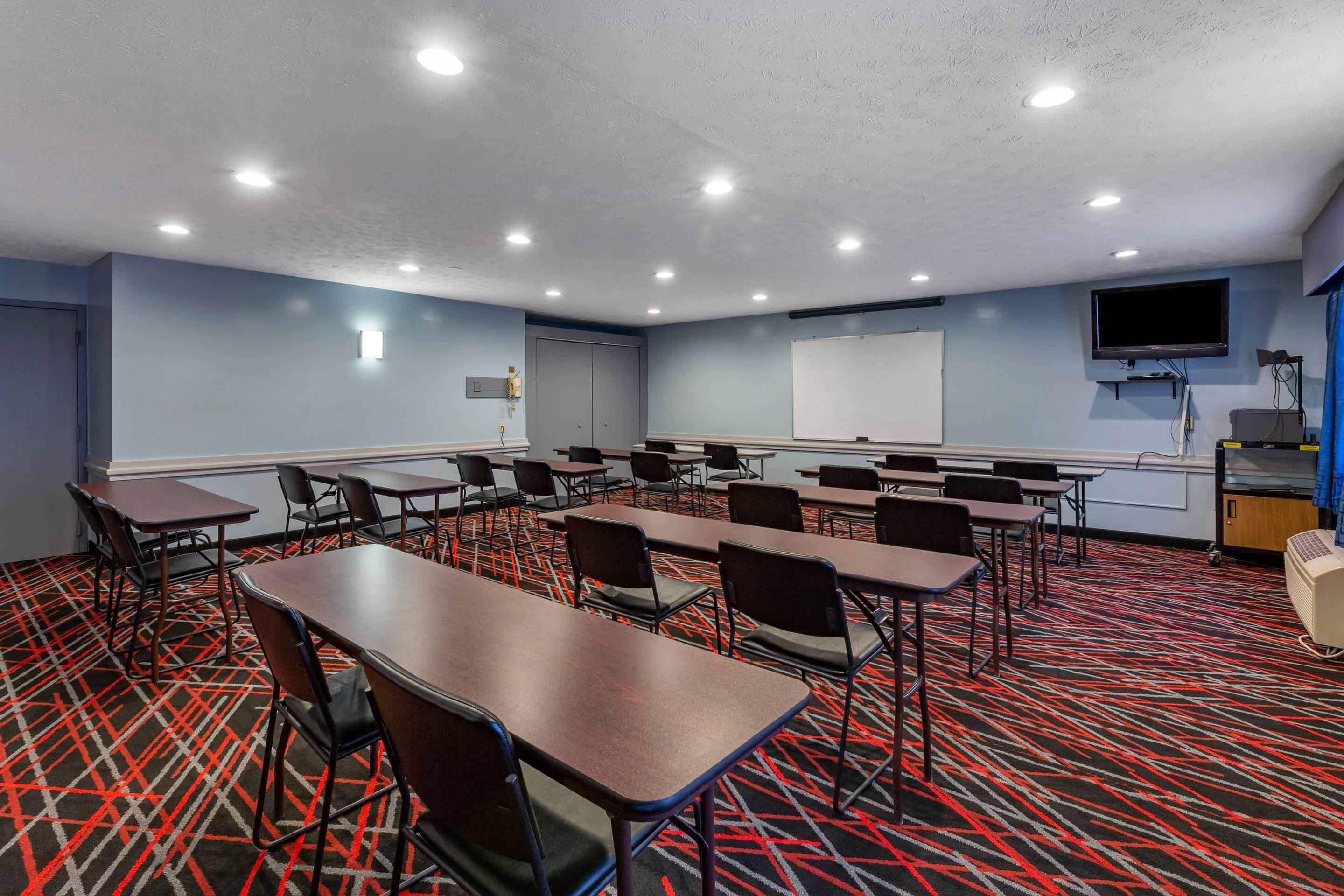Meeting room | Quality Inn Austintown - Youngstown West
