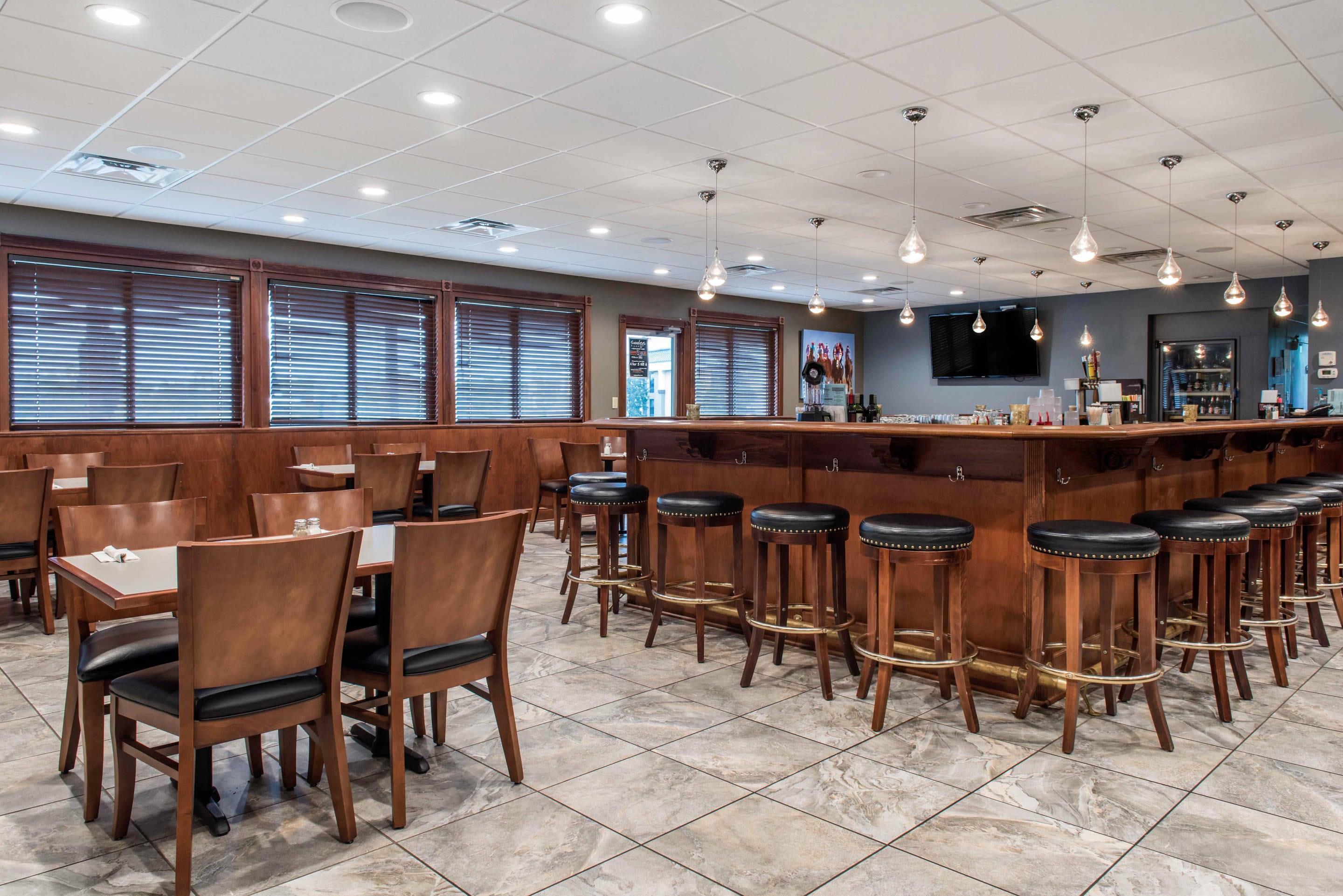 On-site restaurant | Quality Inn Austintown - Youngstown West