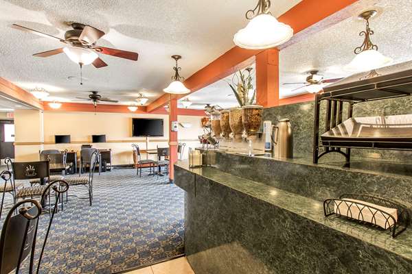 Amenities - Econo Lodge Inn & Suites Clinton - I-40, Exit 65A