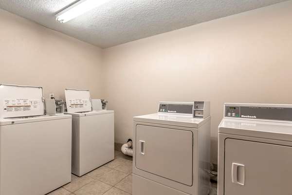 Amenities - Econo Lodge Inn & Suites Clinton - I-40, Exit 65A