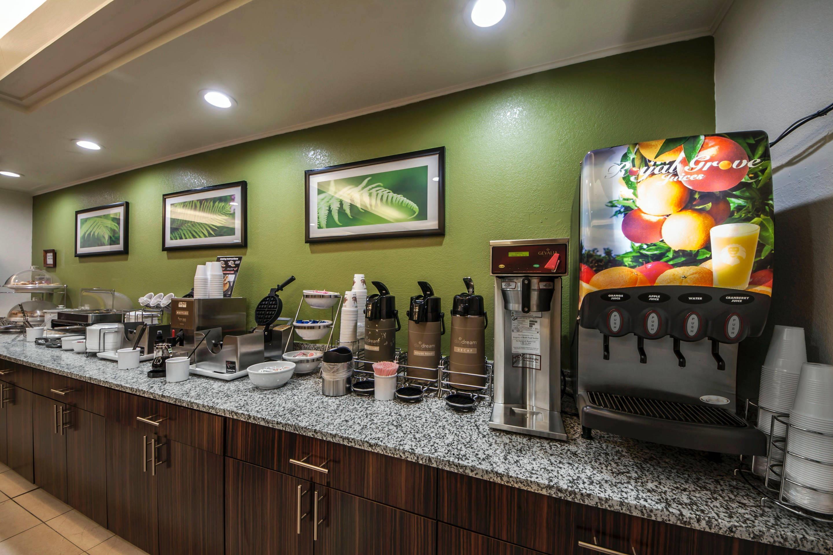 Breakfast area | Sleep Inn & Suites Central/I-44